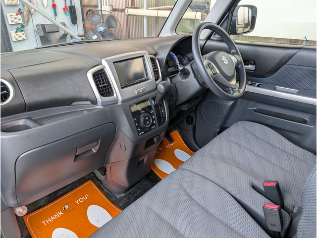 �t�����g����̃K���X���傫���̂Ŏԓ��͖��邭�J����������̂������ł��B���̂悤�ȑ�����C�����ǂ��^�]���ł���|�C���g�Ȃ̂ł��B