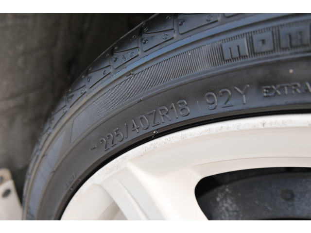 R�^�C�� 225/40R18