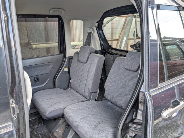 �㕔���Ȃ��O��X���C�h���܂��B�O���ɃX���C�h����΃g�����N�X�y�[�X�����̕��L���Ȃ�܂��̂Ŏg�p�p�r�ɍ��킹���g���������y���݂��������B