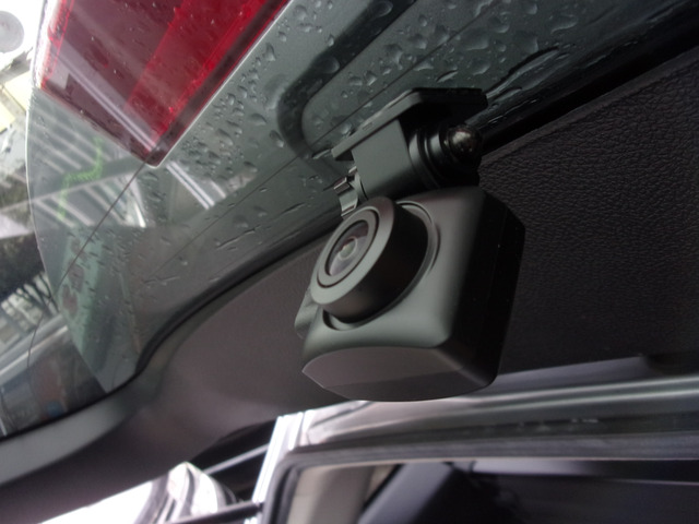 �h���C�u���R�[�_�[�͑O��ɑ����B