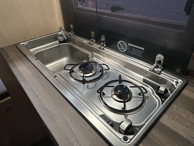 �V���N 2�o�[�i�[�K�X�R����