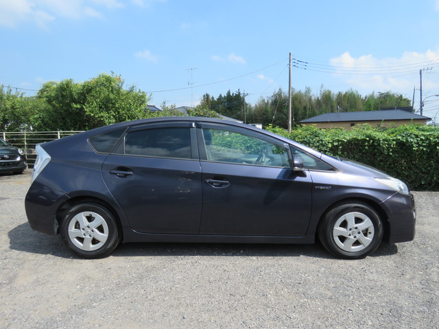 プリウス1.8 S LEDエディション