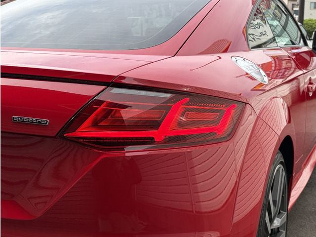 【右 テールランプ】