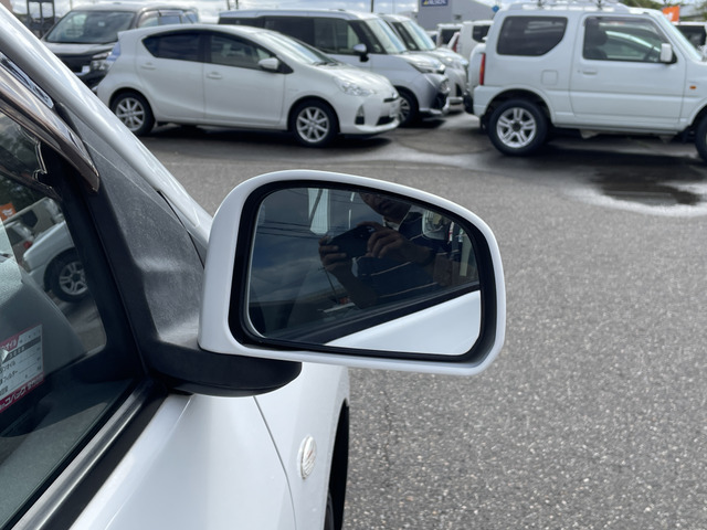 �y�x�����z���i�X�z���Ԃ������������܂��āA���ɗL�������܂��B�݌Ɏԗ��ɂȂ�܂��̂ŁA���񂲓s���̋X�������ɁA���ɗ��ĉ������B���X�\��������ƁA���ē����X���[�Y�ł��B