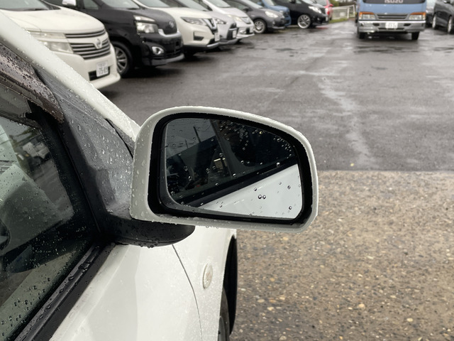 �y�x�����z���i�X�z���Ԃ������������܂��āA���ɗL�������܂��B�݌Ɏԗ��ɂȂ�܂��̂ŁA���񂲓s���̋X�������ɁA���ɗ��ĉ������B���X�\��������ƁA���ē����X���[�Y�ł��B