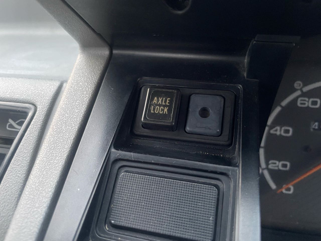 �؂�ւ�4WD�{�^������������쓮�������܂�!�Ԍ��A���b�J�[���ŕs�݂����ׂ̈����X�̍ۂɂ�090-5566-1626���܂ł��A����������(^^��