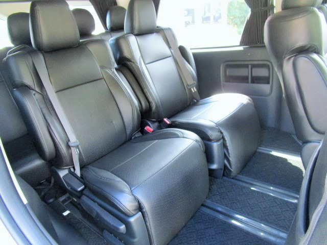 ☆3列目シートもキレイです。
