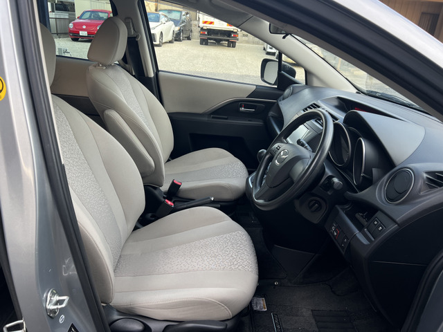 �{�f�B�[�J���[�̓A���~�j�E�����^���b�N�A�C���e���A�̓O���[�̃��P�b�g�V�[�g�B