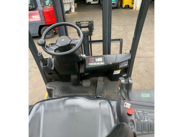 コマツ電動フォークリフト