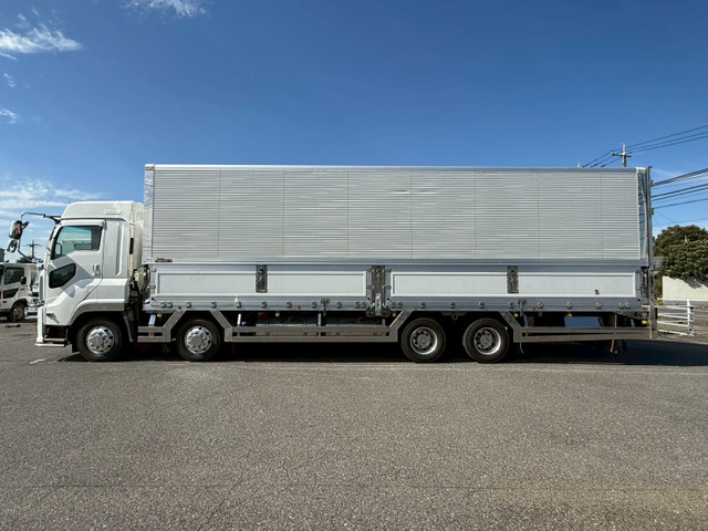 ギガ冷凍冷蔵車