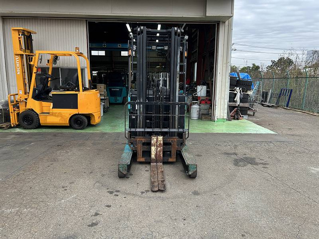 住友ナコバッテリー式フォークリフト（リーチ式）