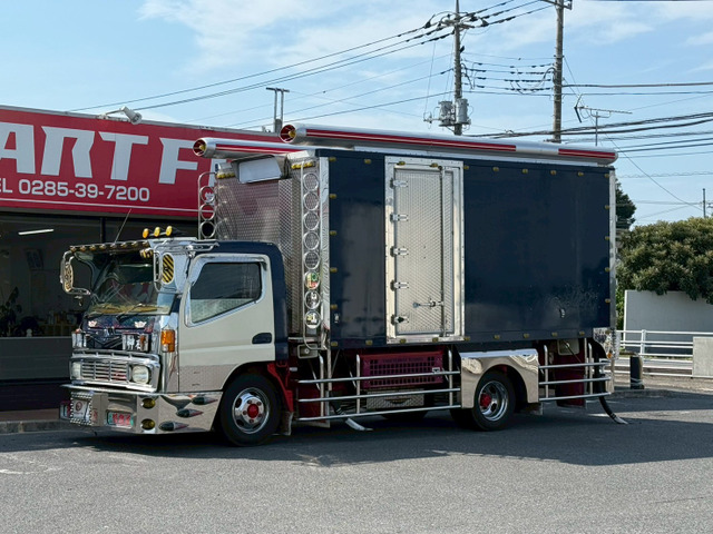 キャンター冷蔵冷凍車