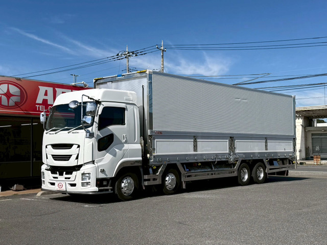 ギガ冷凍冷蔵車