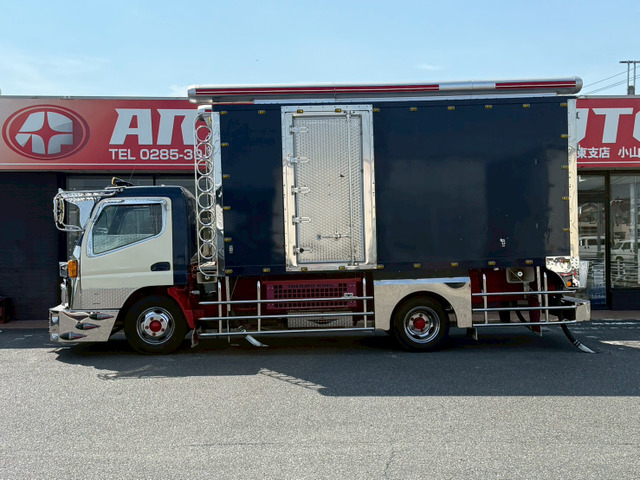 キャンター冷蔵冷凍車