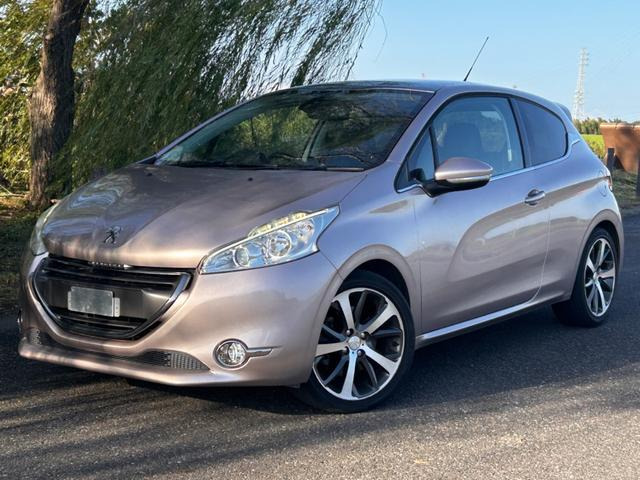 208HB（プジョー）GT　6速マニュアル ガラスルーフ 中古車画像