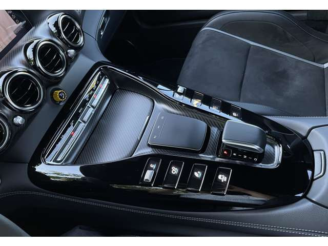 トランスアクスル方式の「AMGスピードシフトDCT」と呼ばれる7段ATを搭載