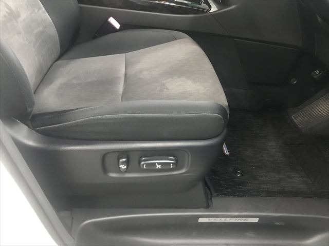 �y�W���ԗ��ɂ��āz �ቿ�i���������邽�߁A���ׂȏ��Ȃǂ͏C�������ɓW�����Ă���ꍇ���������܂��B�ł��邾�������������Ē����悤�ɂ��Ă���܂����A���s���ȕ��̓X�^�b�t�܂ł��q�˂��������B