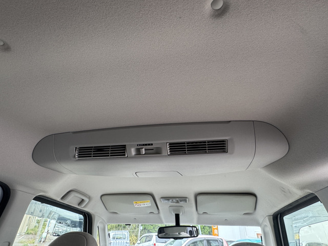 ●天井もヤニ汚れや擦れ、毛羽立ちなどなく清潔です♪気持ちよくご乗車いただけます☆