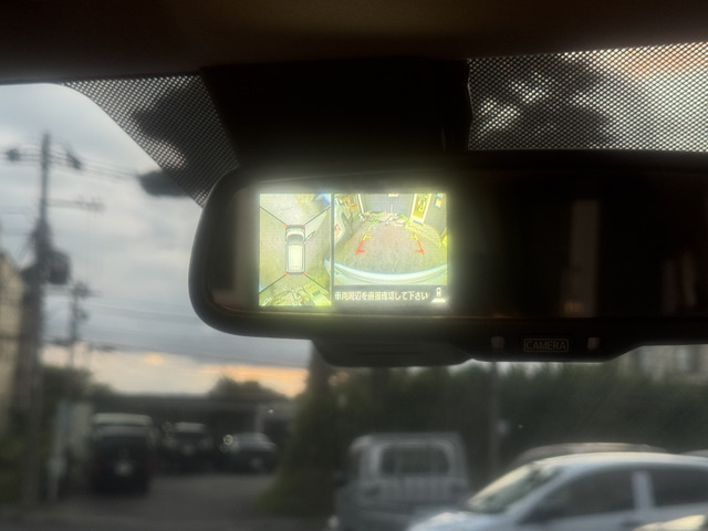 ●【アラウンドビューモニター】上空から車両を見下ろしたような映像に加工されてディスプレイに表示され、目視で把握できない場所も確認できて、駐車時に便利です☆