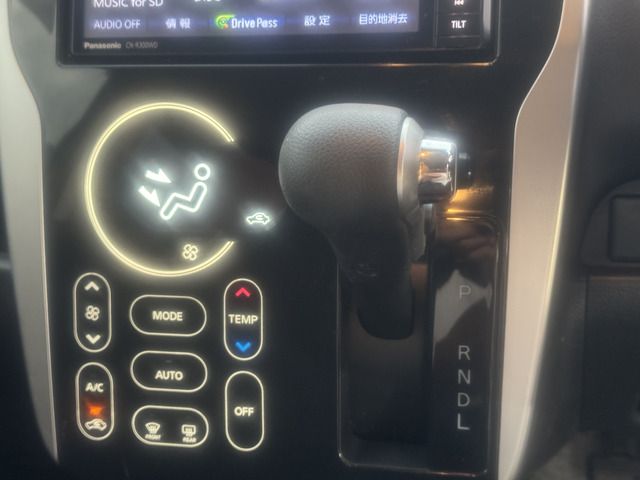 ●清潔なシフトレバーです☆汚れ、擦れや剥げなど無く、使用感を感じません。もちろん殺菌消毒済み☆