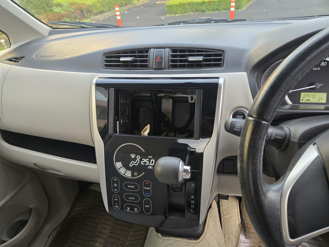 �o�b�N�J�����t���ł��B(�x�����z13.8���~�E�����Ɍ���)