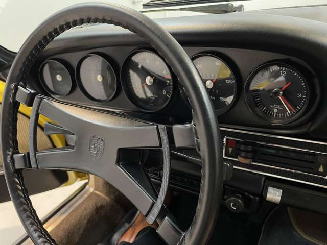 �I���W�i���X�e�A�����O�z�C�[��