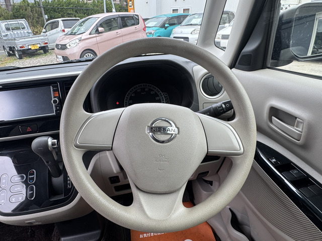 ●清潔なステアリング☆汚れ、擦れや剥げなど無く、使用感を感じません。もちろん殺菌消毒済み☆