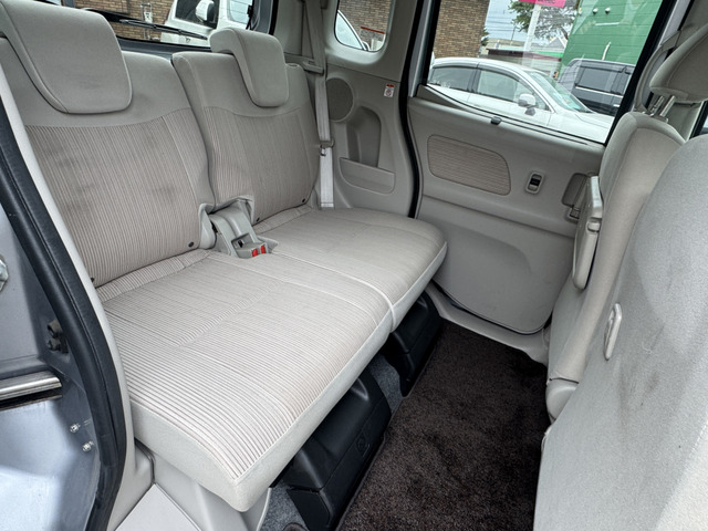 ●リヤシートも使用感が少なく清潔な状態です☆同乗者の方も気持ちよくご同車できますね☆是非ご覧ください♪♪