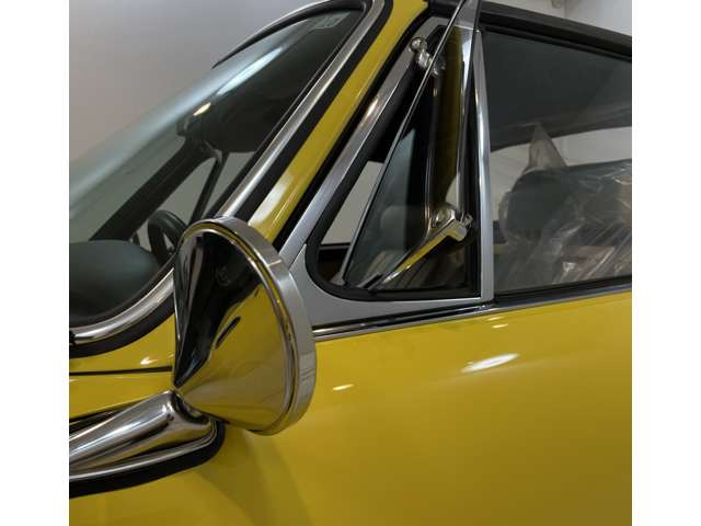 �O�p���ƉE�h�A�~���[�͍����Œǉ���t