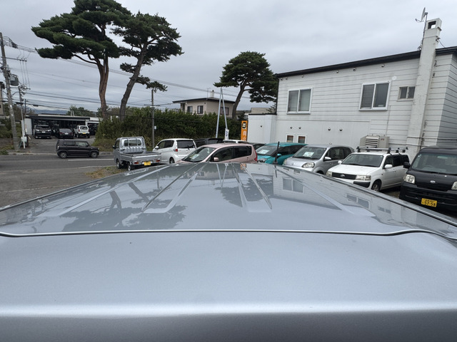 ●ルーフの傷や凹み、色褪せ塗装剥げなど見逃しやすいので是非ご覧ください☆弊社は全車ポリッシャーによるポリマー加工施工済みですので光沢に自信あります☆