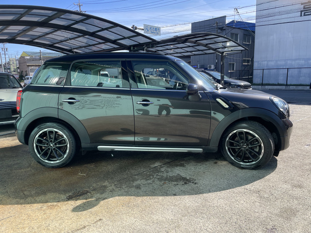 3ヶ月・3000kmの無料保証付きです。エンジン、ミッション等の修理の際に金額が大きくなりがちな箇所も無料修理で安心です。最大3年までの有料保証も取り扱っております。