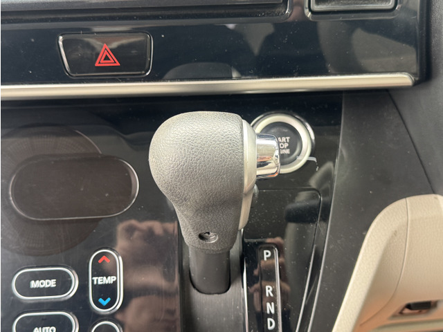 ●清潔なシフトレバーです☆汚れ、擦れや剥げなど無く、使用感を感じません。もちろん殺菌消毒済み☆