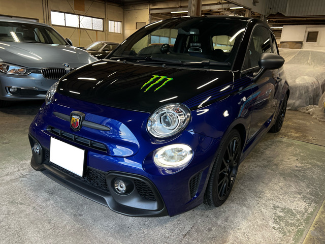 �C���e���A�ɂ́A�����X�^�[�N���[����у��}�n�t�@�N�g���[���[�V���O�E���S���������ꂽ�u���[�A�N�Z���g�J���[����̐�p�X�|�[�c�V�[�g�̂ق��A