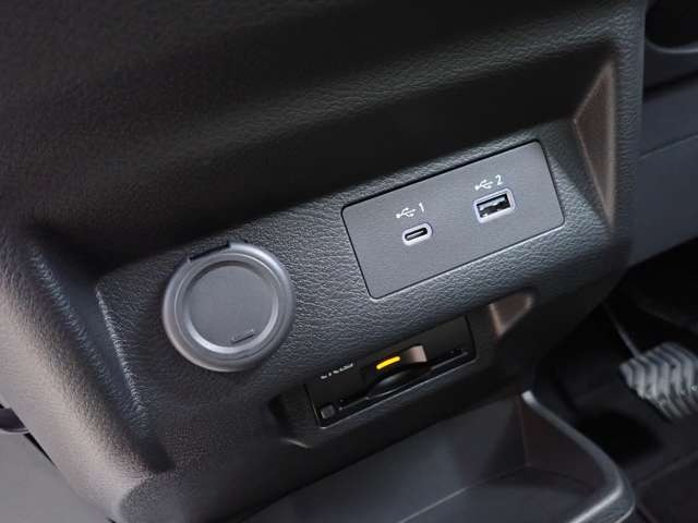 ��USB�[�q&�A�N�Z�T���[�\�P�b�g!USB�ڑ����ĉ��y�����Ă鎞�ł��A�F�B�̃X�}�z�[�dOK�ł���