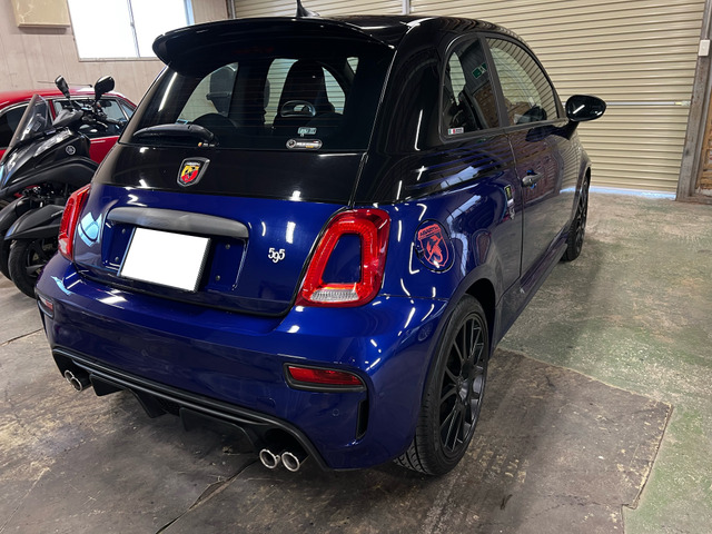 �O���[�h�͌���Ԃ́uAbarth 595 Monster Energy Yamaha�v�B