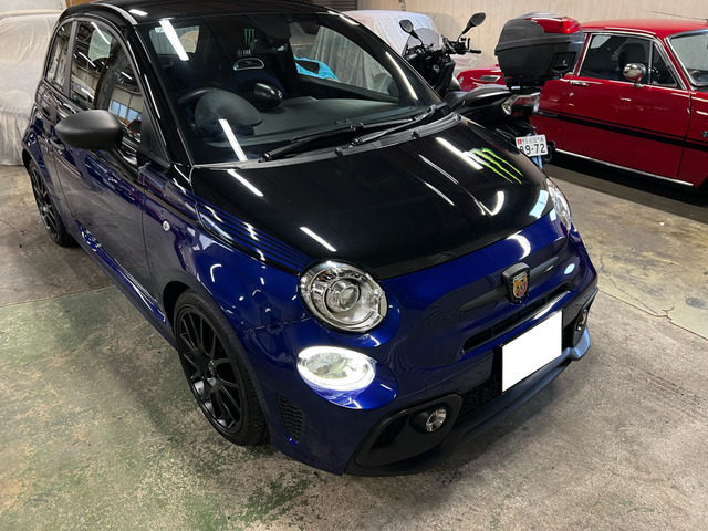 �G�N�X�e���A�́ANero Scorpione(�u���b�N)��Blu Podio(�u���[)��g�ݍ��킹�����ʂȃr�R���[��(2�g�[��)���̗p�B����Ƀ����X�^�[�G�i�W�[�̃A�C�R���ł���