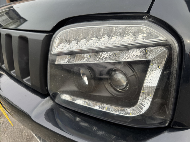 �yLED�w�b�h���C�g�z���V����ԑ��s�����ǍD�Ȏ��E���m�ۂ����S���ĉ^�]�ł��鍂�P�xLED�w�b�h���C�g�𑕔�!�_�����x�������A����d�͂��}�����Ă��܂��B