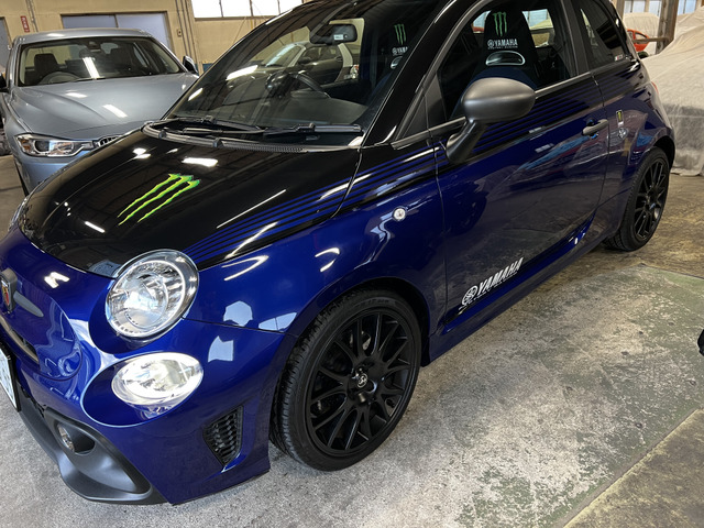 �u���b�N����Ƀu���[���C�����{���ꂽ��p�C���X�g�������g�p�l���A��p�t���A�}�b�g���̗p�B�܂��A�Z���^�[�R���\�[���ɂ͌���Ԑ�p�̃V���A���v���[�g�������܂��B