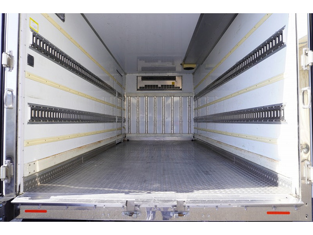 �V�Ԓ����������Ă���܂��B���g�p�̎ԂȂǂ����Ŕ[���������g���b�N����������u���Ă���܂��̂ł������������B