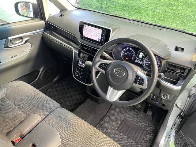 ★徹底した外装クリーニング★エンジンルームの徹底クリーニング 細かい隙間の汚れも歯ブラシを使い徹底クリーニング ドアの内側も徹底クリーニング