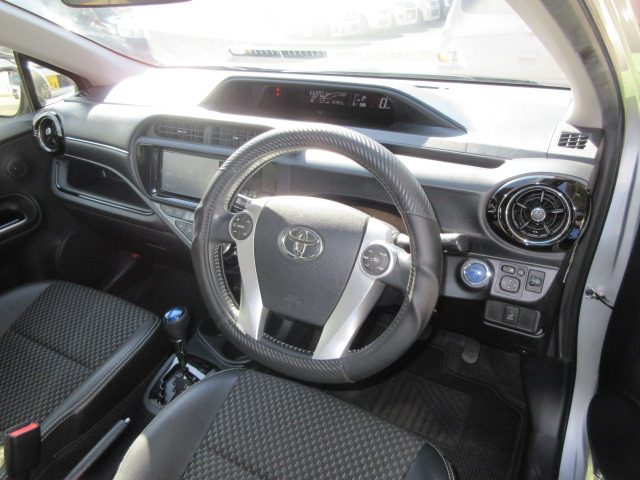 内装はキズや汚れの少ない綺麗な内装です。