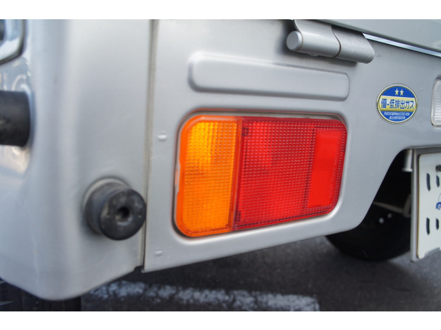 程度が悪い車が安いのは当たり前です。当店はコストを安く!薄利多売価格設定お客様が良い車両をお買い求め安くだけをこだわってます。少し年式古くても程度の良い車は沢山あります。