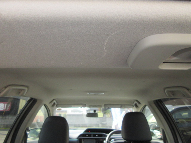 天井は黄ばみ汚れも少ない、とても綺麗な天井です。