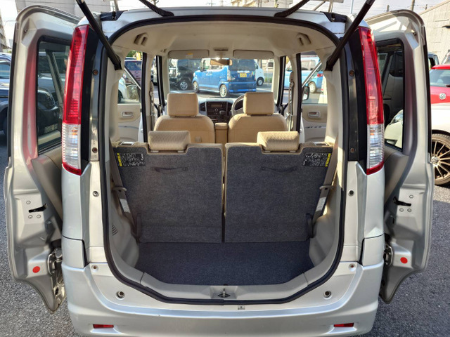 外装仕上げ、磨き、破水仕上げ、内装クリーニング致します。専門の担当者がしっかり仕上げ、納車させて頂きます。