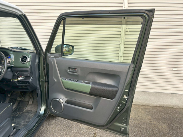 �^�]�ȃh�A��