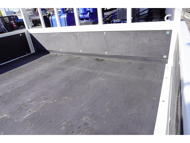 �V�Ԓ����������Ă���܂��B���g�p�̎ԂȂǂ����Ŕ[���������g���b�N����������u���Ă���܂��̂ł������������B