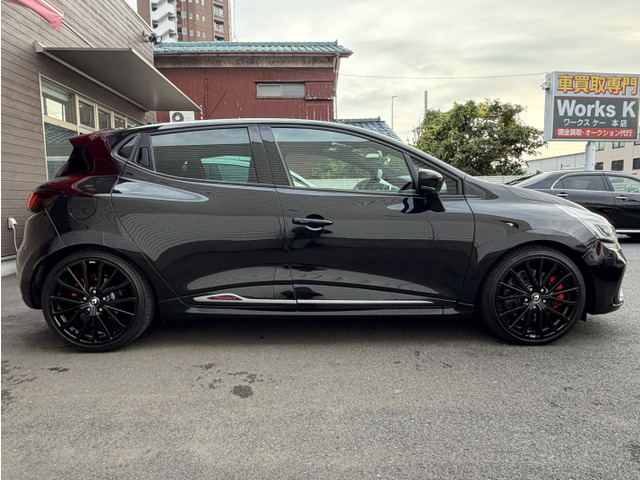 �y�O�� �E���z