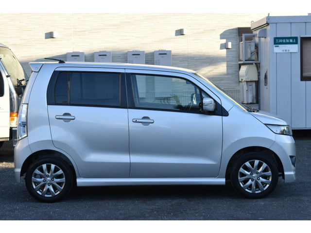 現地オークションにて仕入れております。