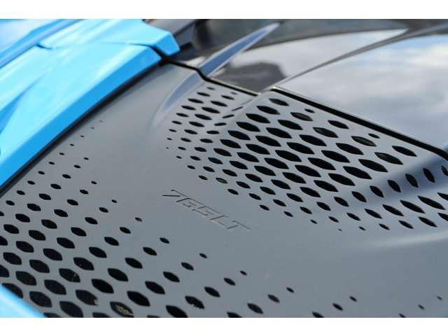 ���ڂ���V�^8�C�� 4.0���b�^�[�c�C���^�[�{�G���W���́A�o��765PS/7500rpm�A�g���N800Nm/5500rpm�𔭐��B