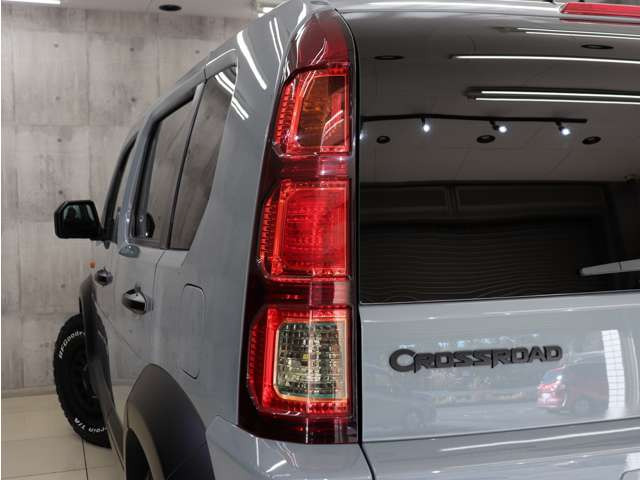 �e�[�������v�������傫�ȃL�Y�������A�����Y��ȏ�Ԃ�ۂ��Ă���܂��B�e�[���̃u���b�N�A�E�g�J�X�^����ЊO�e�[���ւ̃J�X�^�������C�y�ɂ����k���������B